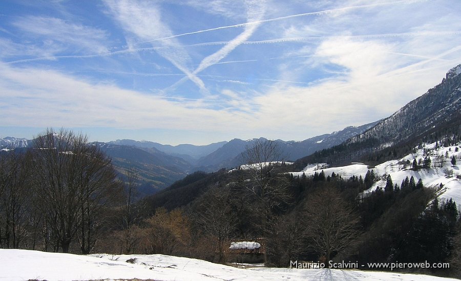 18 Dai pratoni, 8 marzo. Panorama verso valle.JPG